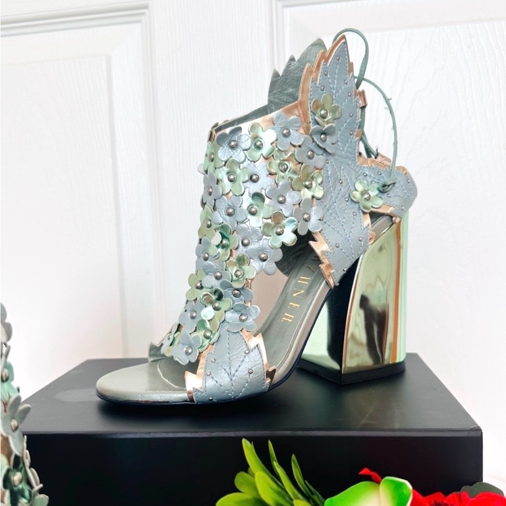 IVY KIRZHNER ~ IK Jardin pearlized floral iridescent holographic heel sandals - Picture 8 of 11